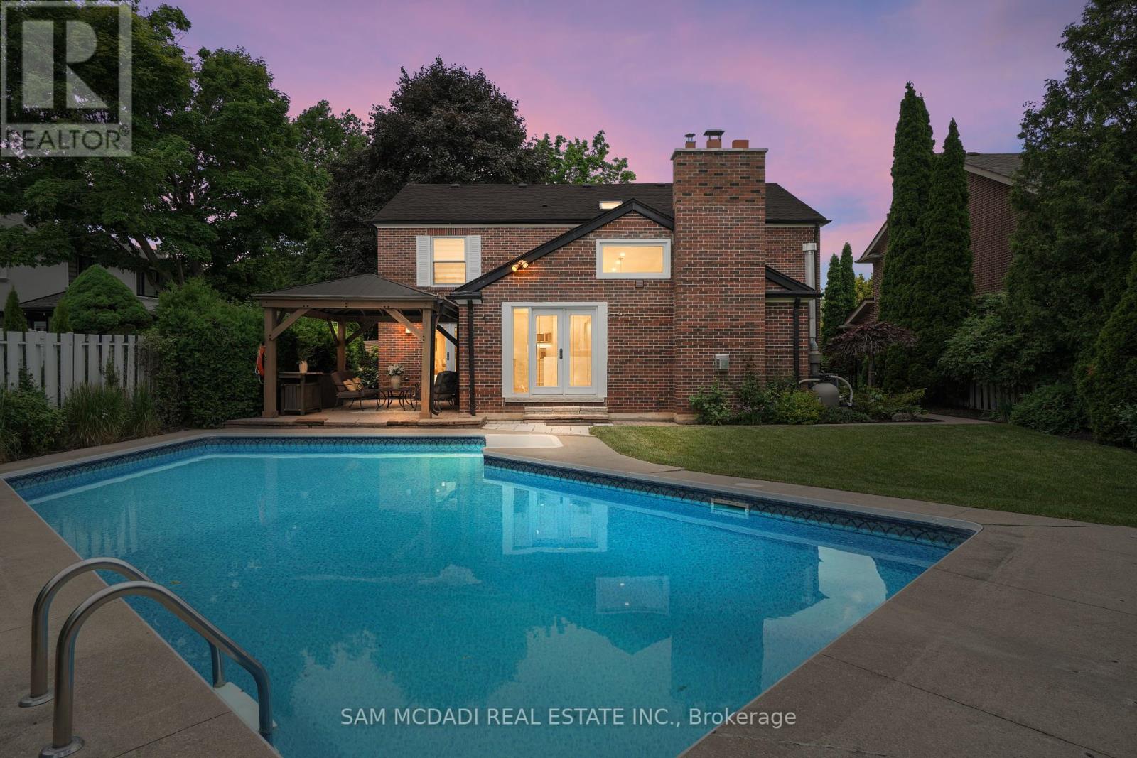 Photo 38 of 1882 Sherwood Forrest Circle, Mississauga ON