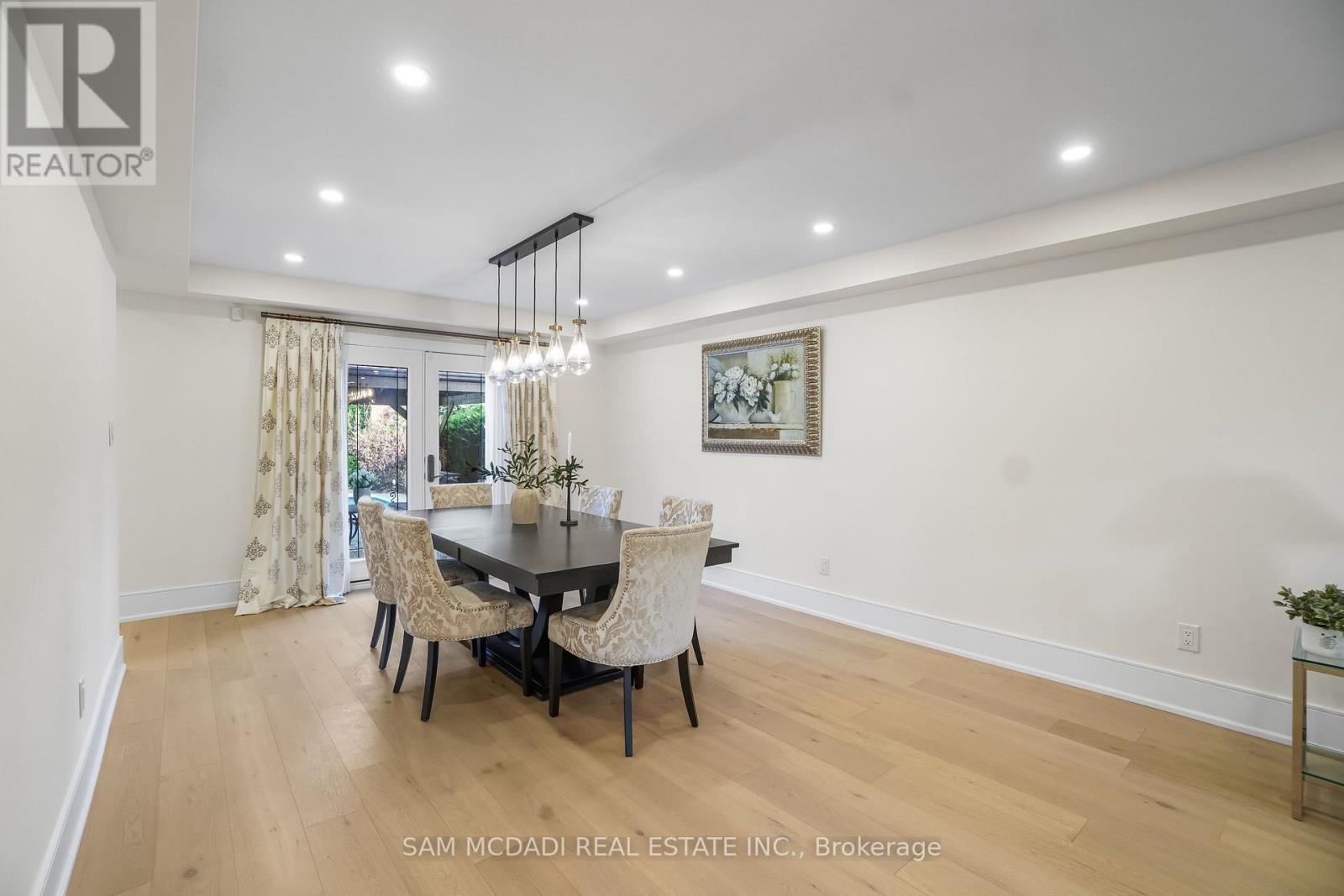 Photo 19 of 1882 Sherwood Forrest Circle, Mississauga ON