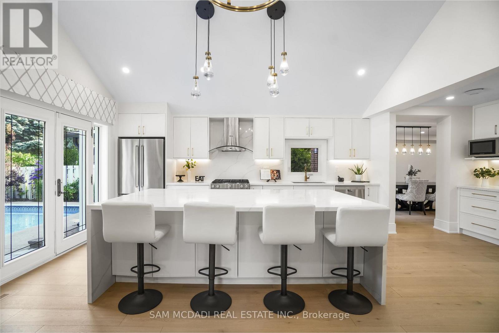 Photo 12 of 1882 Sherwood Forrest Circle, Mississauga ON