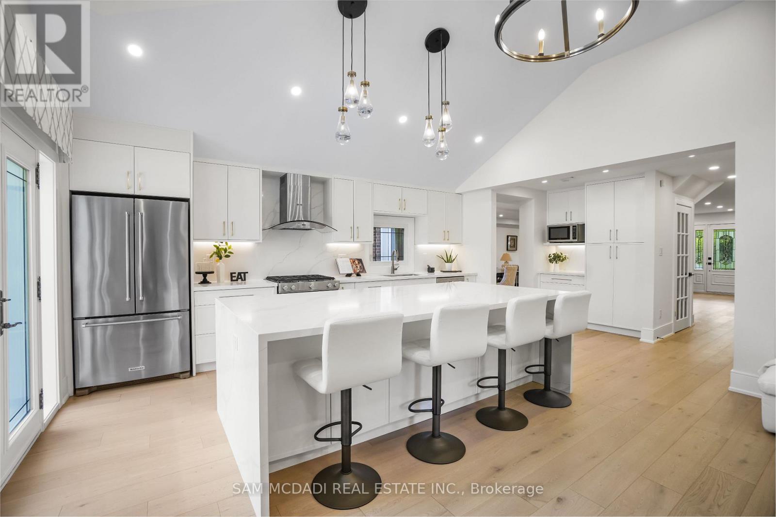 Photo 18 of 1882 Sherwood Forrest Circle, Mississauga ON