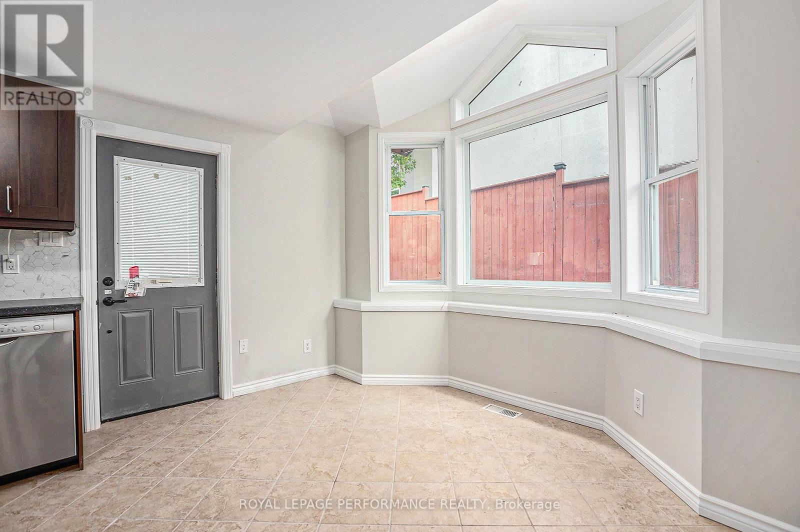 Photo 15 of 20 Perkins Street, Ottawa ON