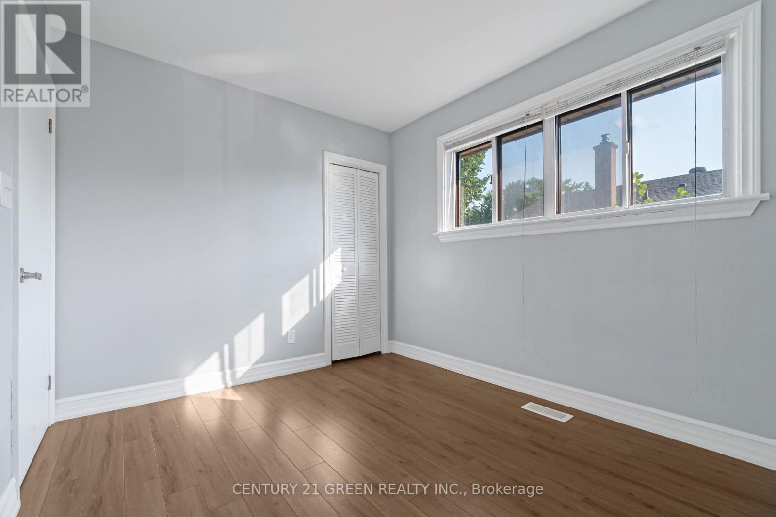 Photo 14 of 1303 Bunnell Drive N, Burlington ON