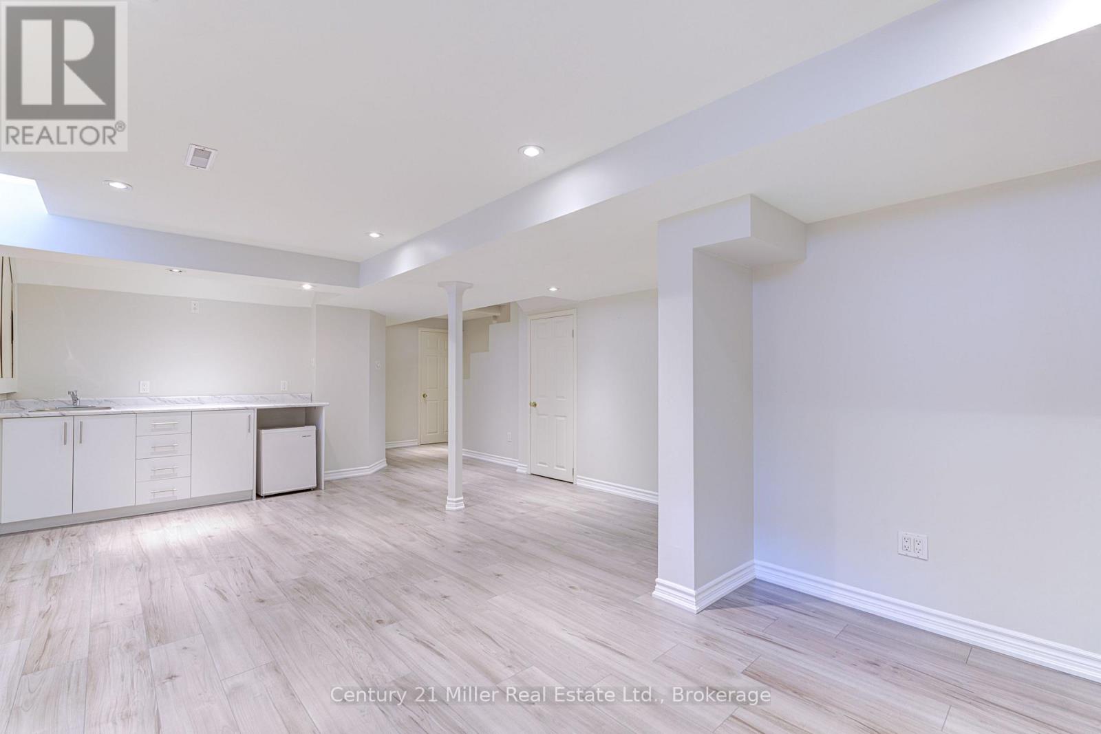 Photo 13 of 474 Marlatt Drive, Oakville ON