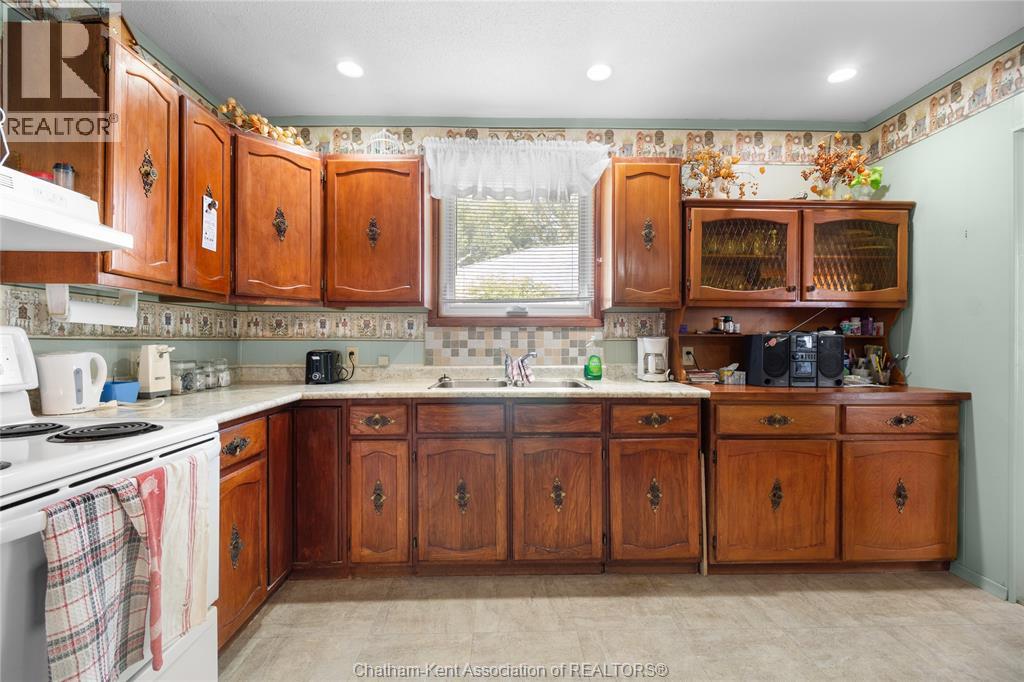 Photo 13 of 22220 Charing Cross Road Unit 52, Chatham ON