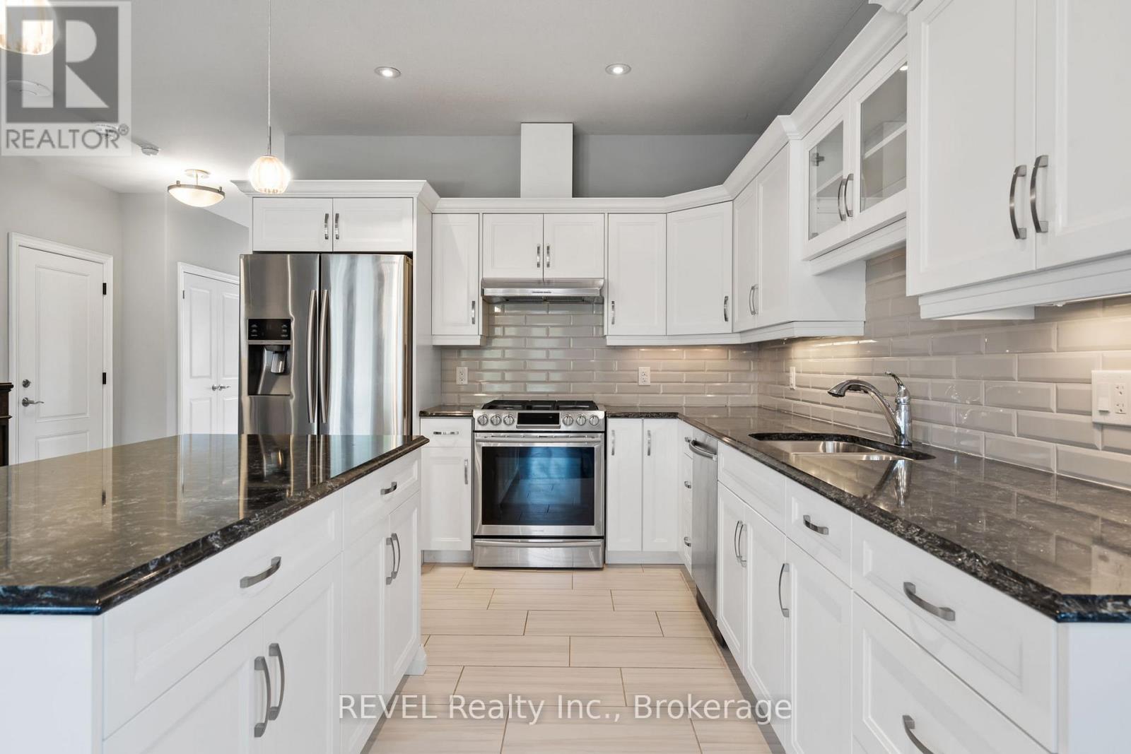 Photo 2 of 3556 Algonquin Drive, Fort Erie ON