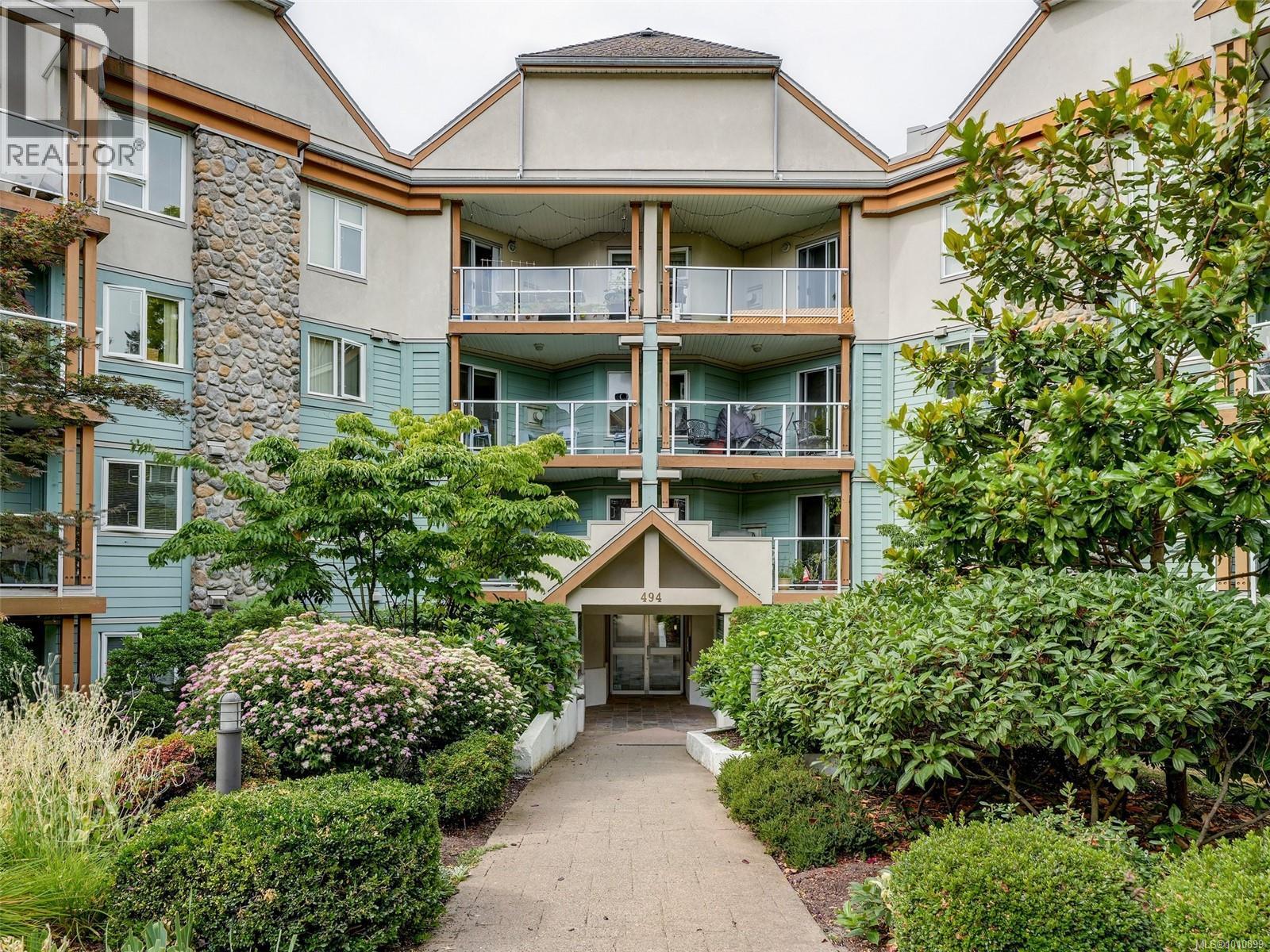 Single Family House Contemporary for Sale in   Marsett Pl Park Royal Place Saanich 