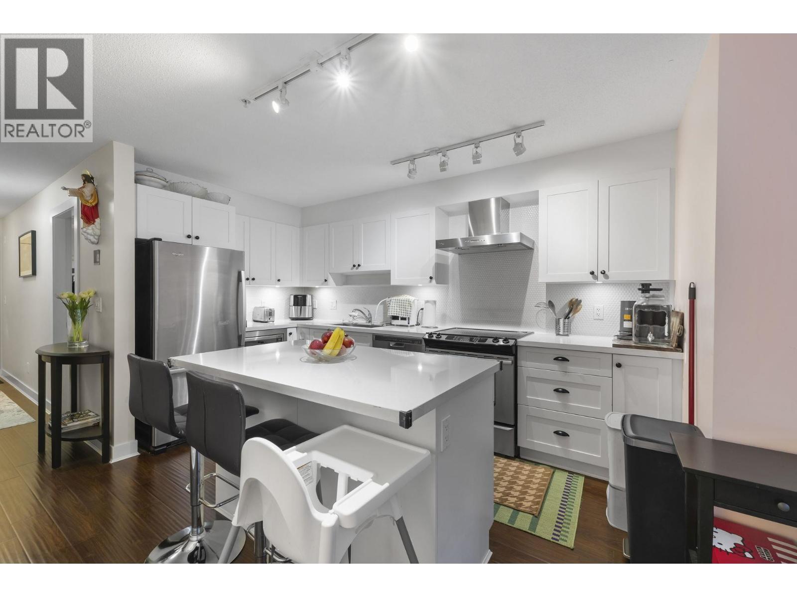 Photo 14 of 211 500 Royal Avenue, New Westminster BC