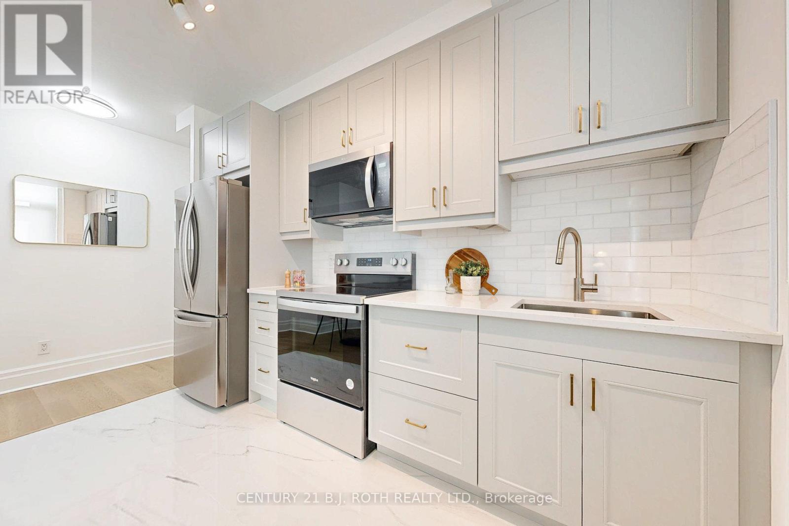Photo 14 of 318 1135 Royal York Road, Toronto ON