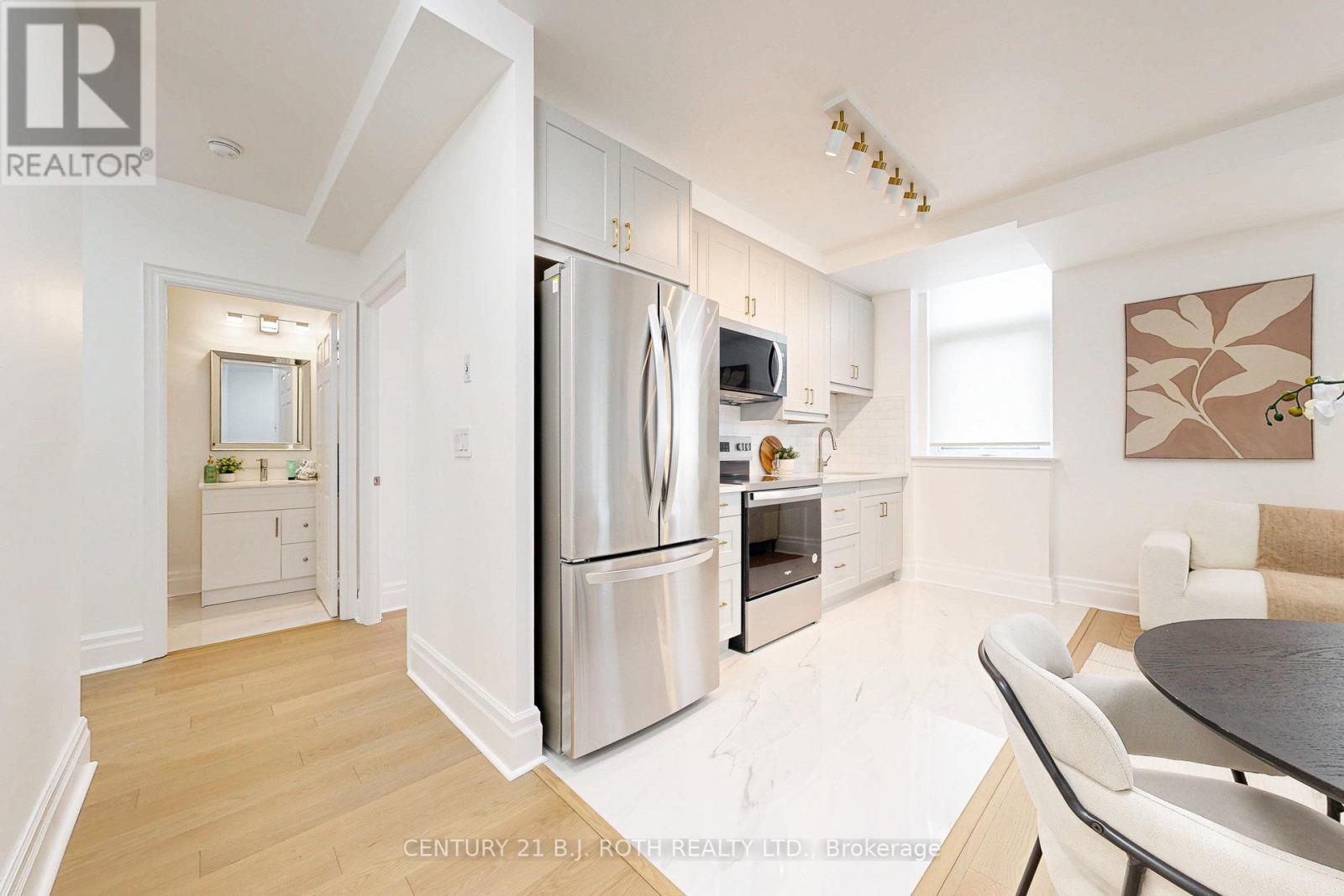 Photo 12 of 318 1135 Royal York Road, Toronto ON