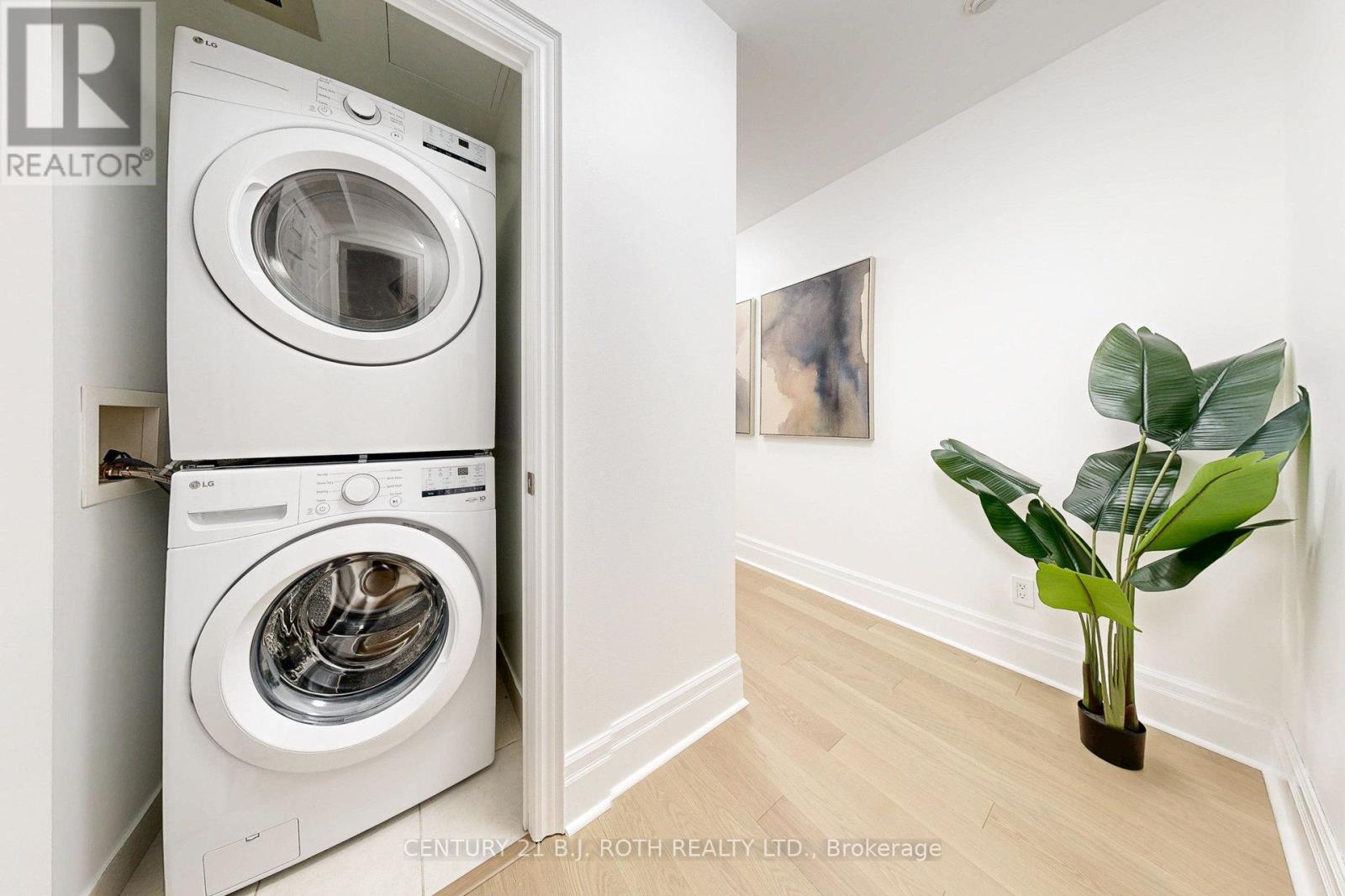 Photo 5 of 318 1135 Royal York Road, Toronto ON