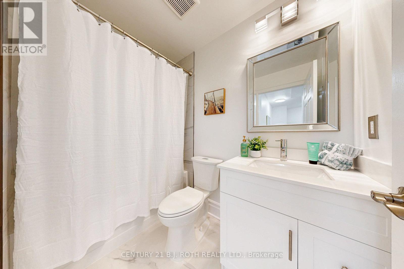 Photo 7 of 318 1135 Royal York Road, Toronto ON