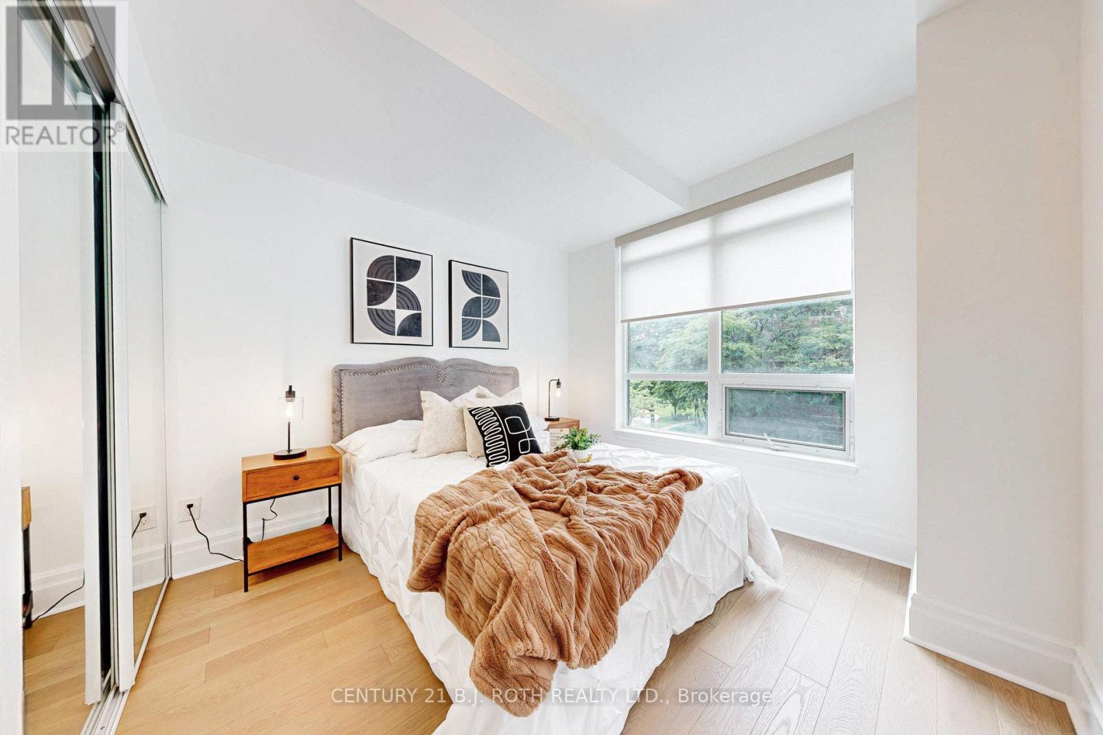 Photo 9 of 318 1135 Royal York Road, Toronto ON