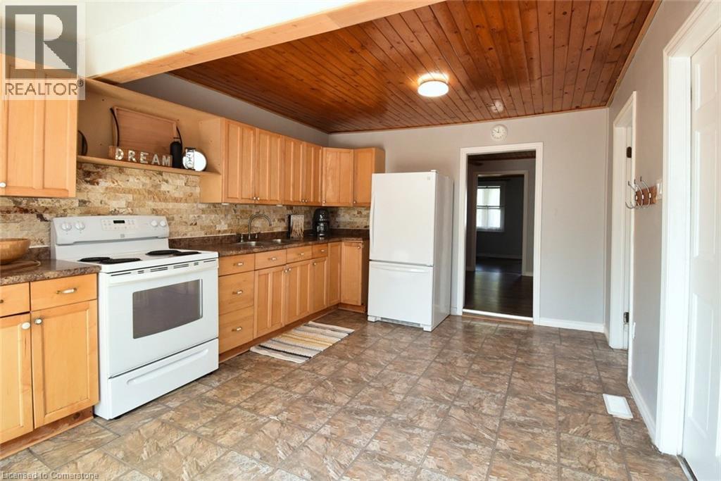 Photo 2 of 120 Clara Street, Thorold ON
