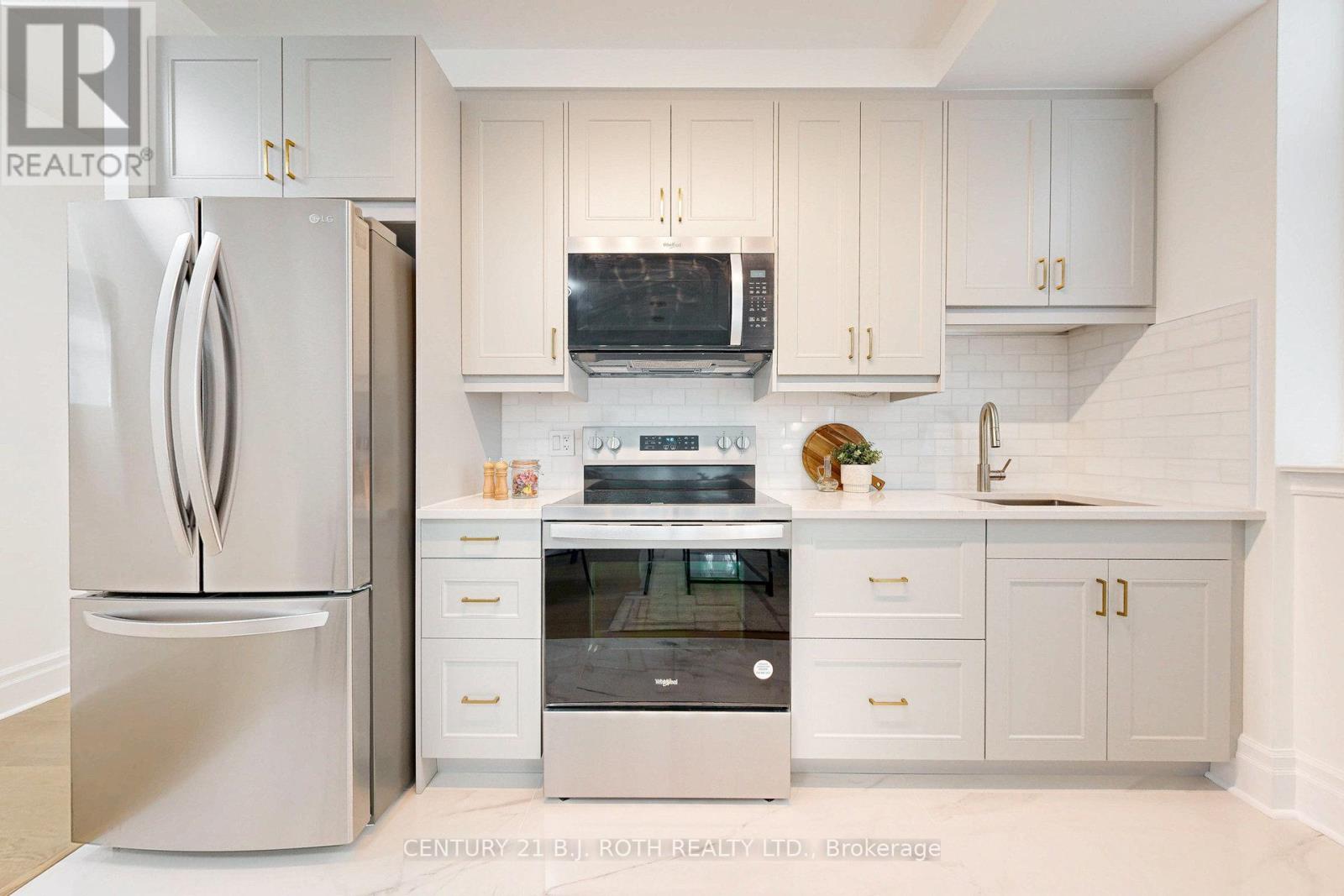 Photo 13 of 318 1135 Royal York Road, Toronto ON