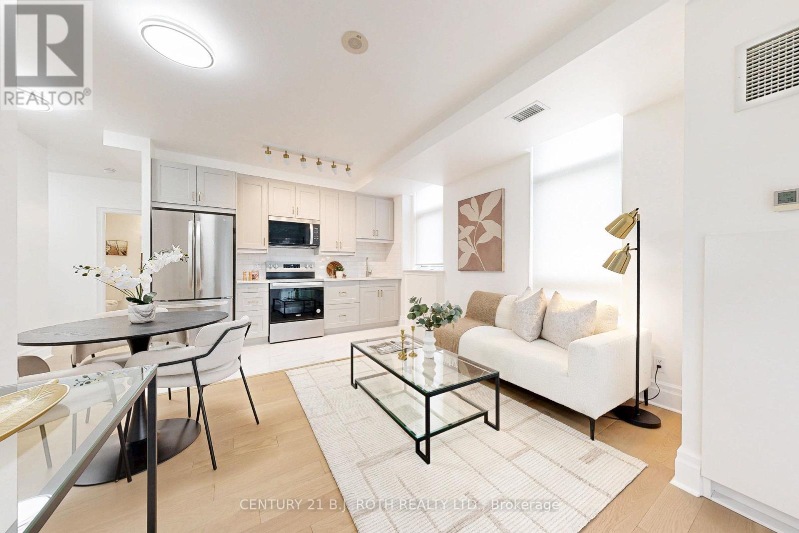 Photo 20 of 318 1135 Royal York Road, Toronto ON