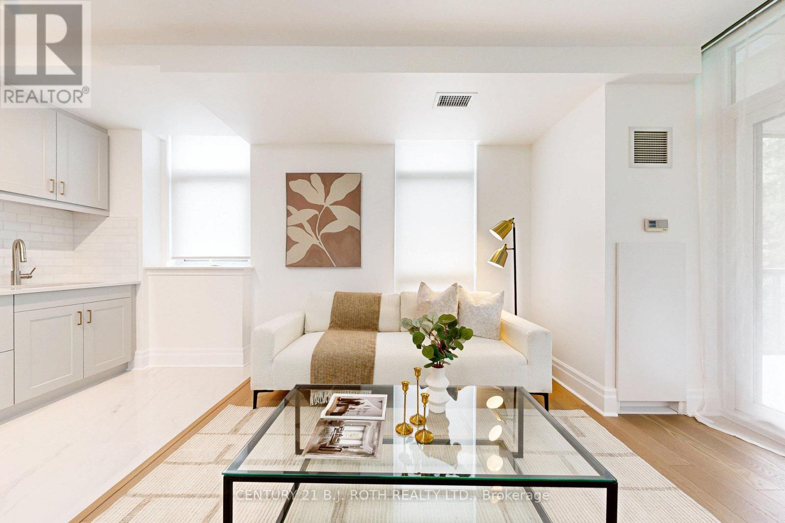 Photo 17 of 318 1135 Royal York Road, Toronto ON