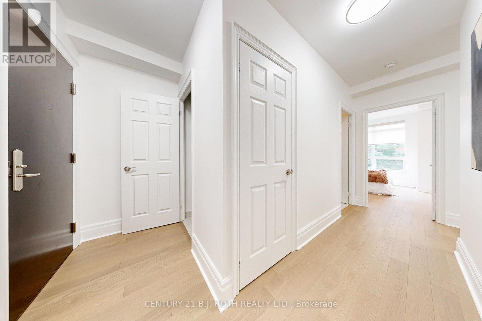 Photo 6 of 318 1135 Royal York Road, Toronto ON