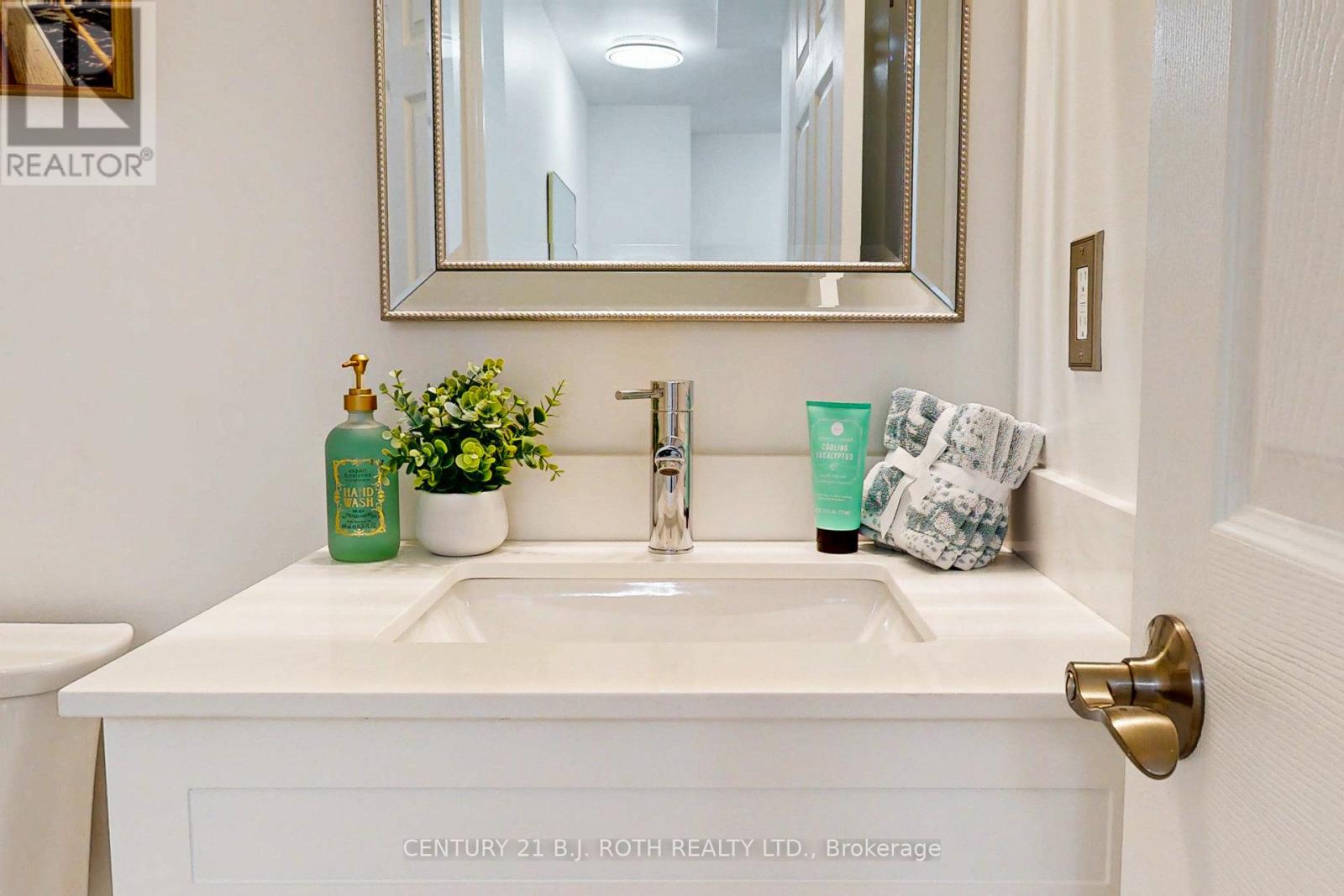 Photo 8 of 318 1135 Royal York Road, Toronto ON