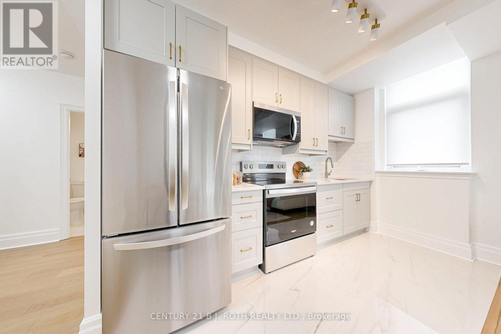 Photo 15 of 318 1135 Royal York Road, Toronto ON