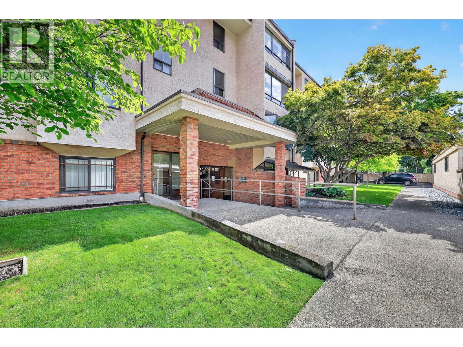 105 1229 Bernard Avenue, Kelowna