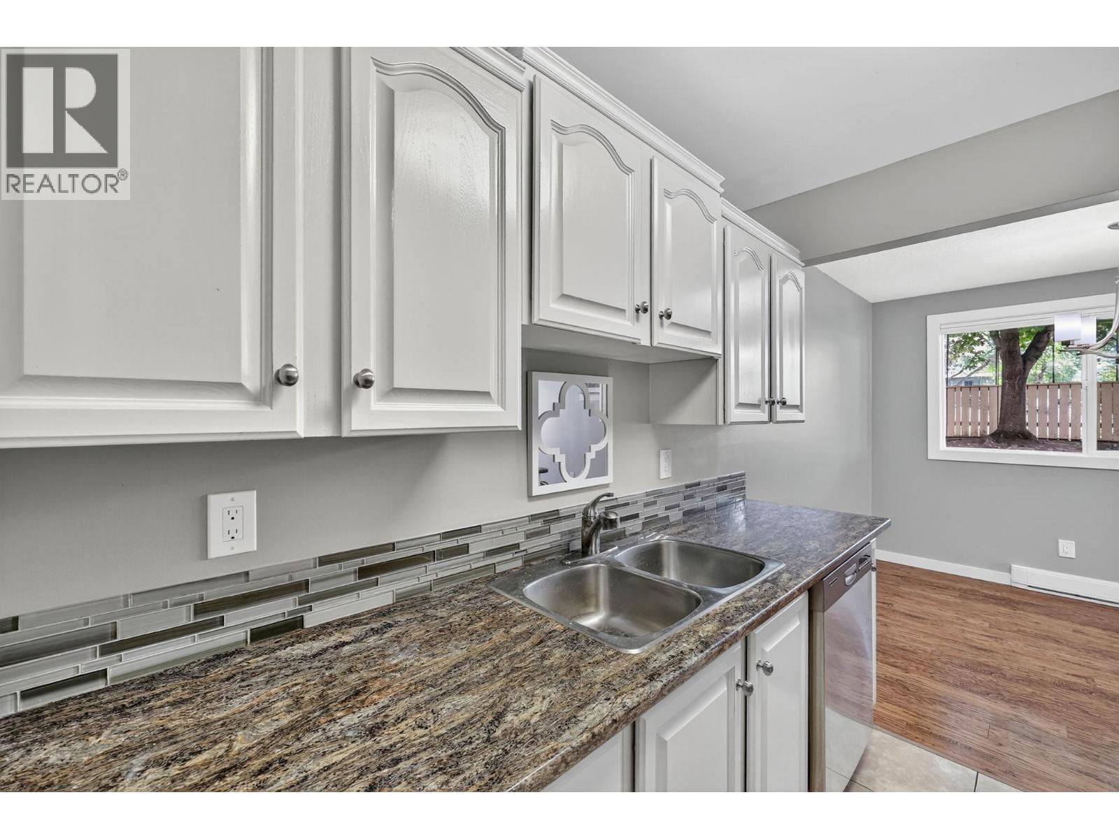 105 1229 Bernard Avenue, Kelowna