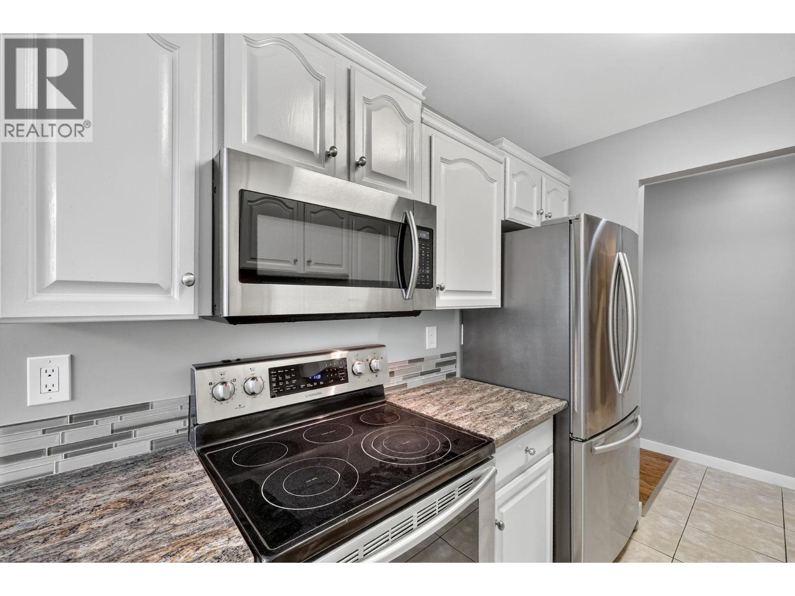 105 1229 Bernard Avenue, Kelowna