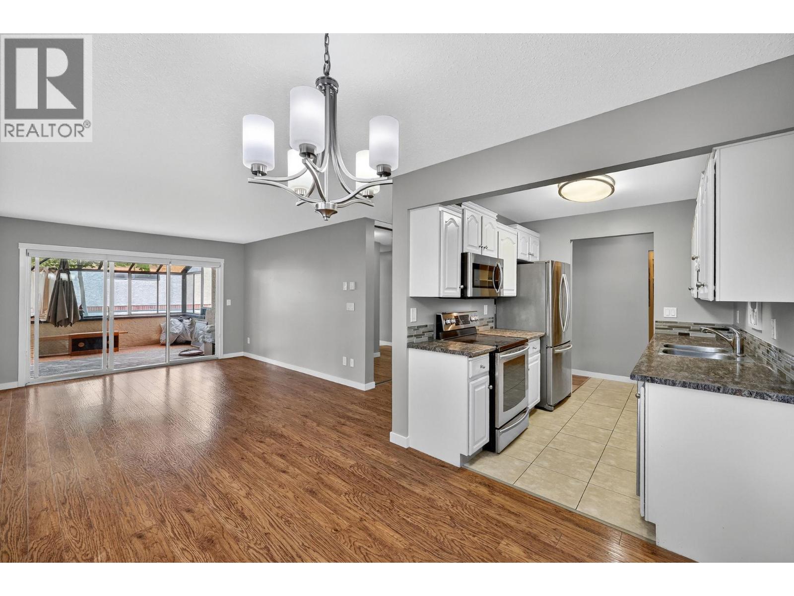 105 1229 Bernard Avenue, Kelowna