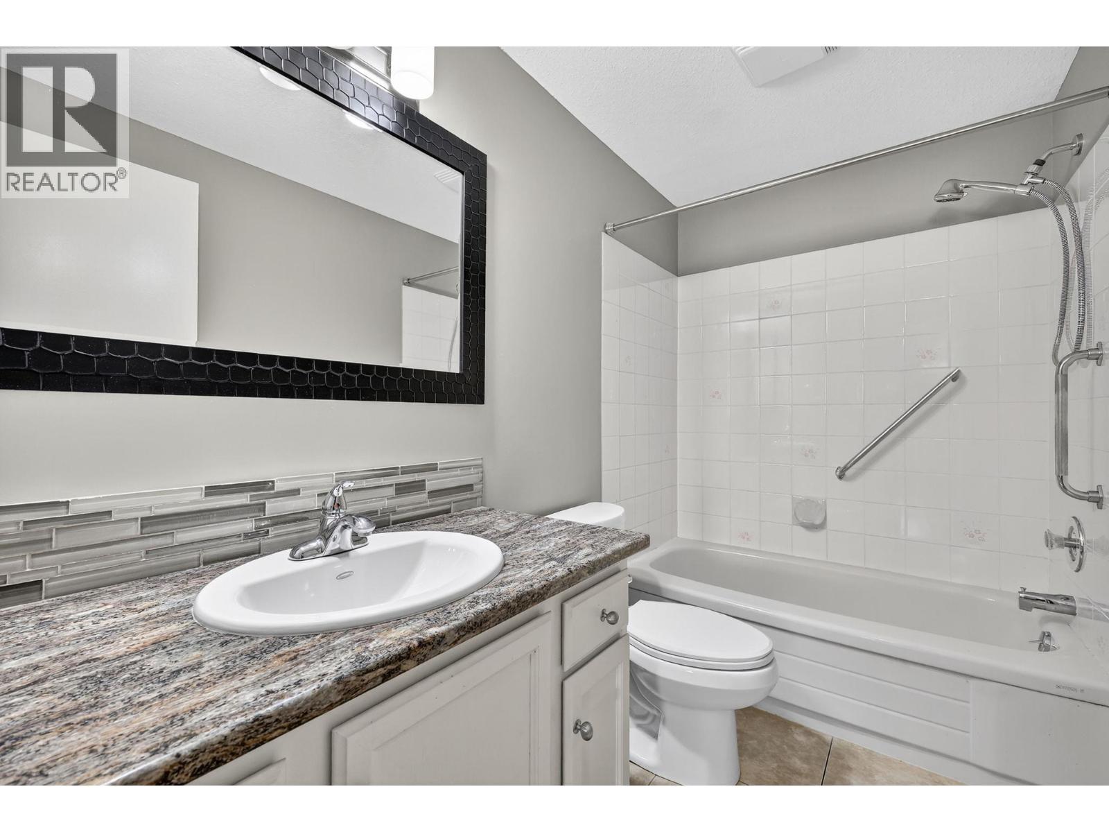 105 1229 Bernard Avenue, Kelowna