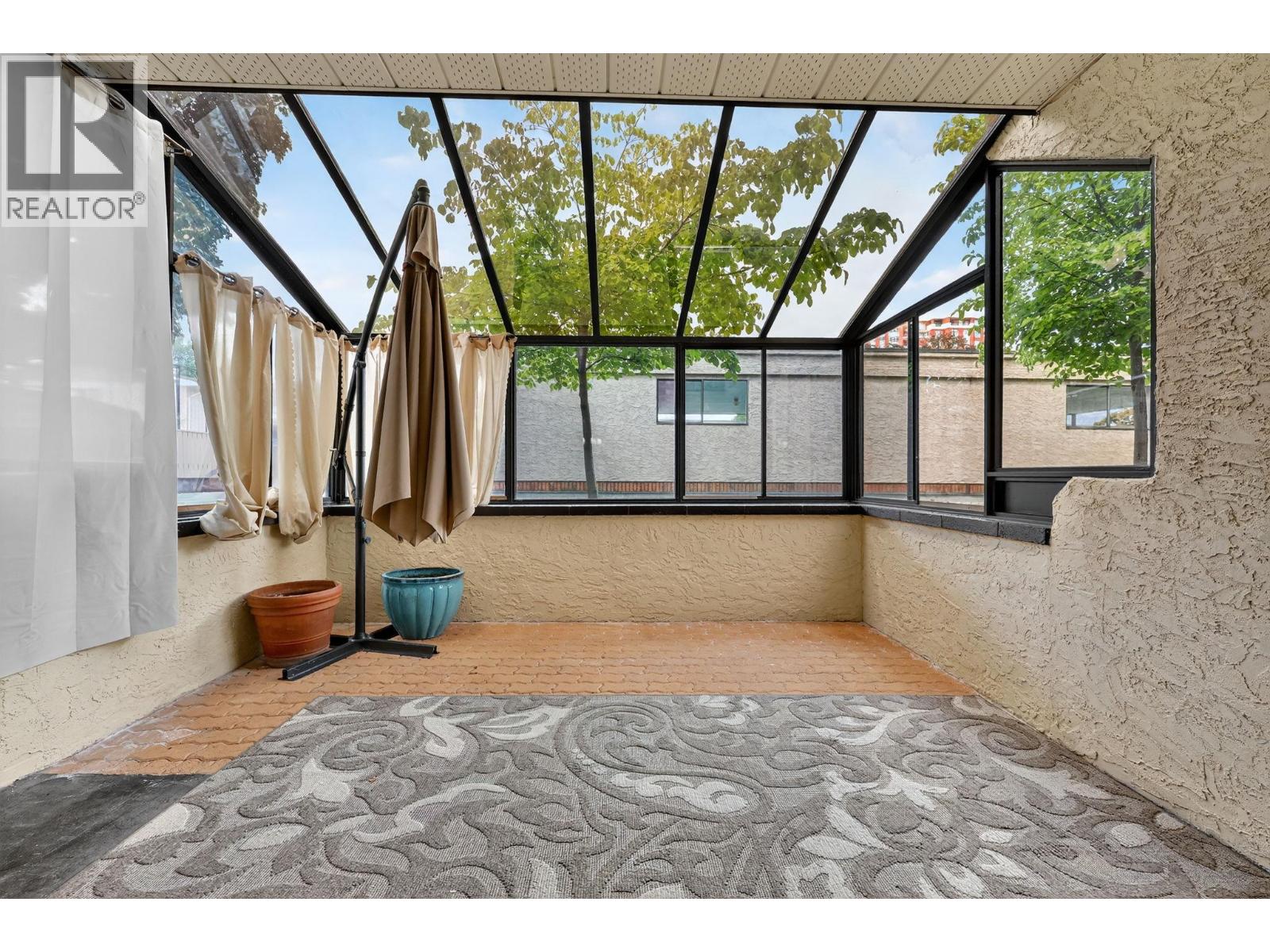 105 1229 Bernard Avenue, Kelowna