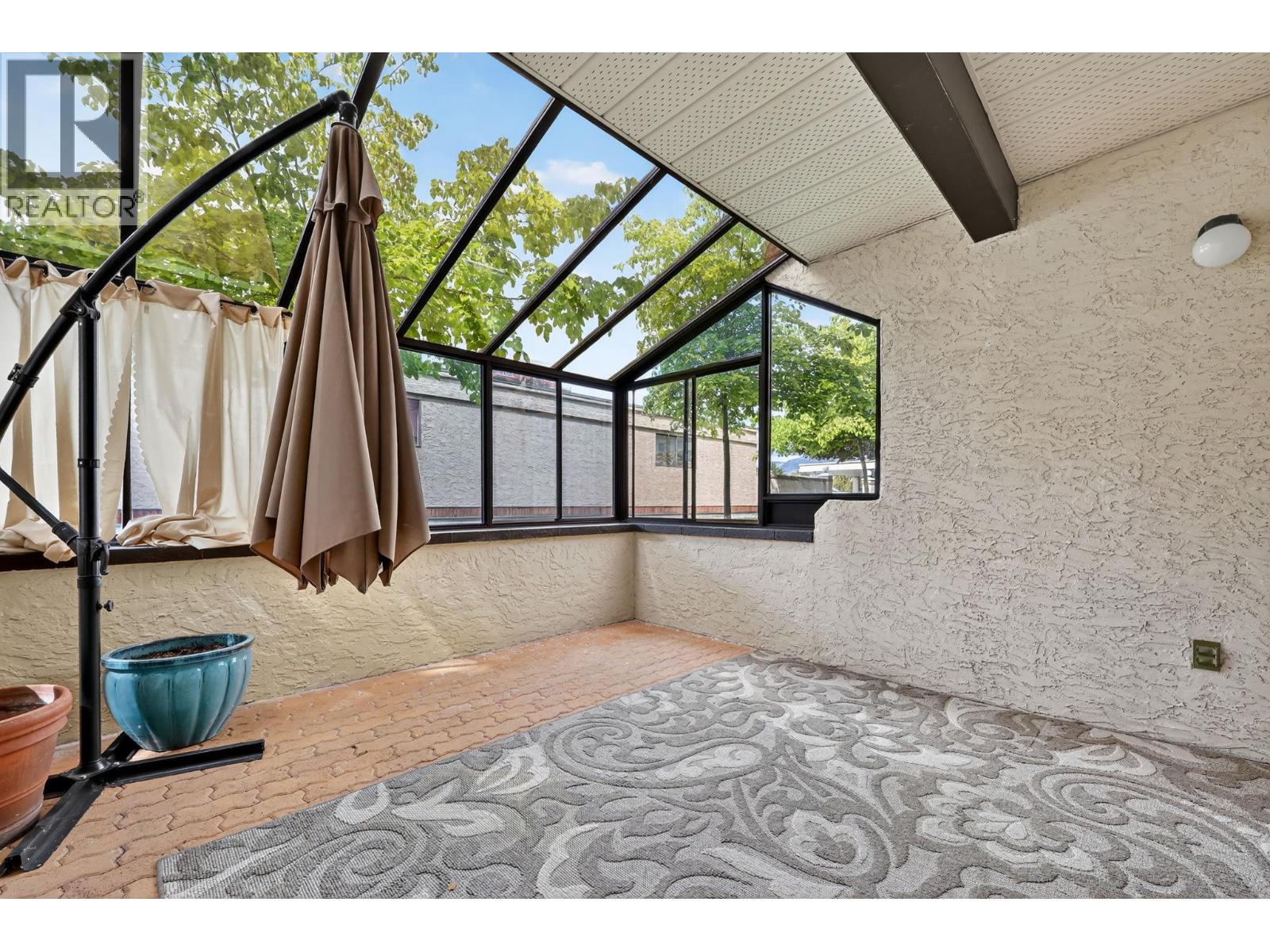 105 1229 Bernard Avenue, Kelowna