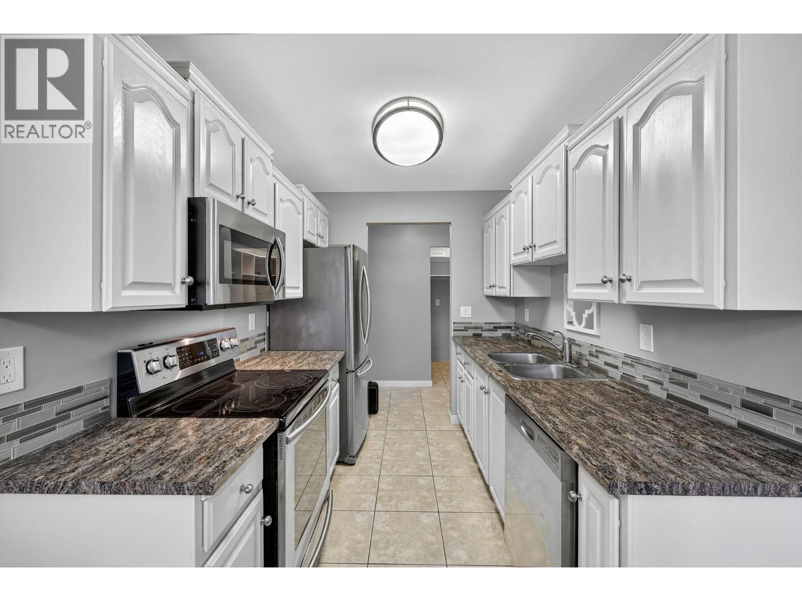 105 1229 Bernard Avenue, Kelowna