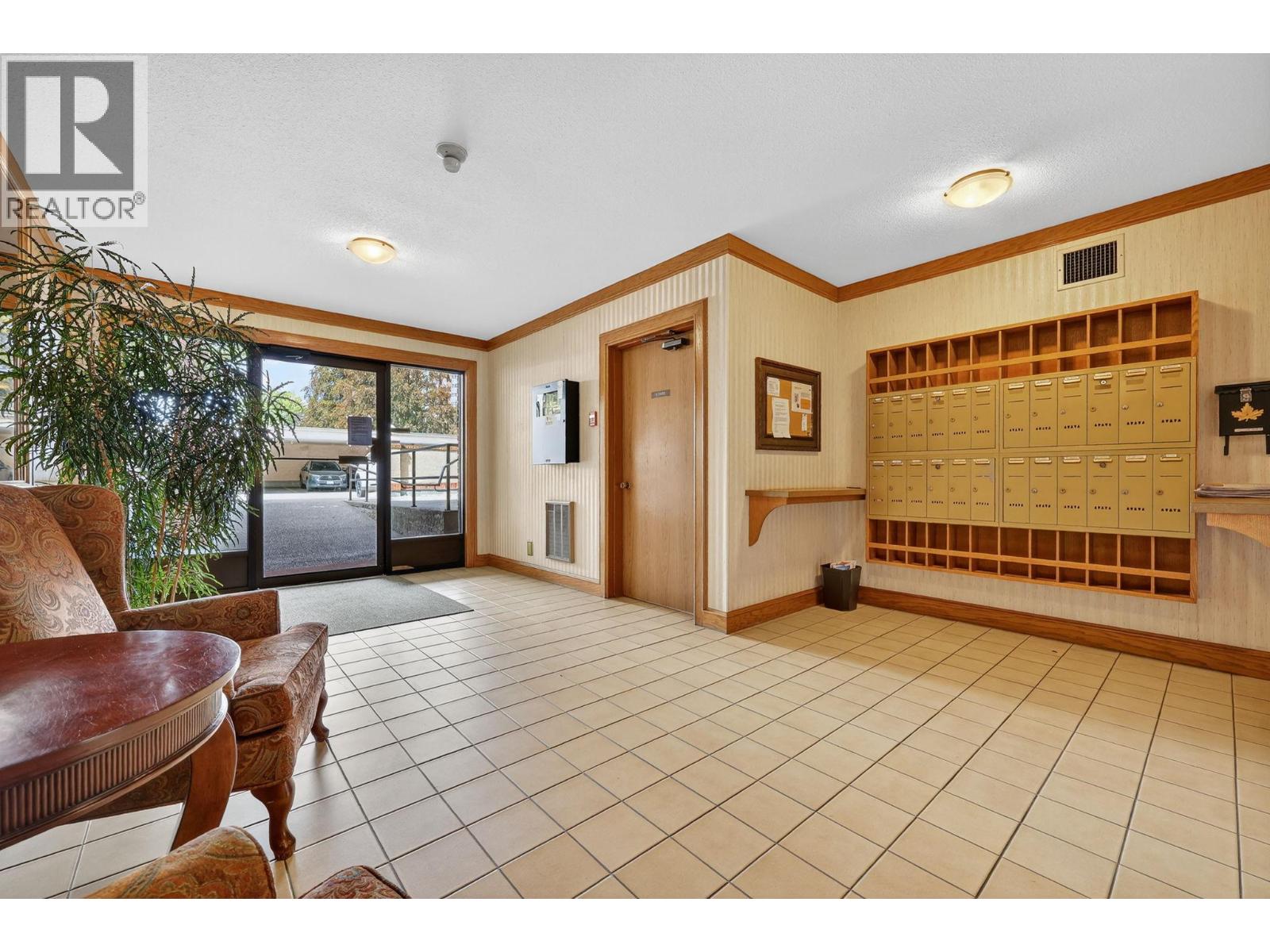 105 1229 Bernard Avenue, Kelowna