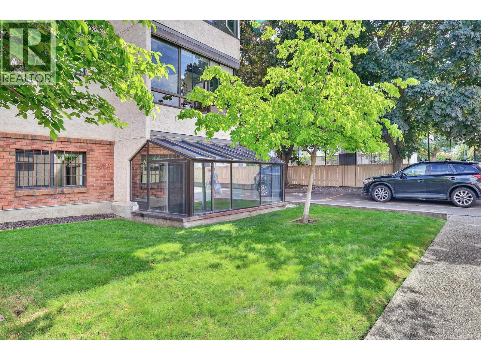 105 1229 Bernard Avenue, Kelowna