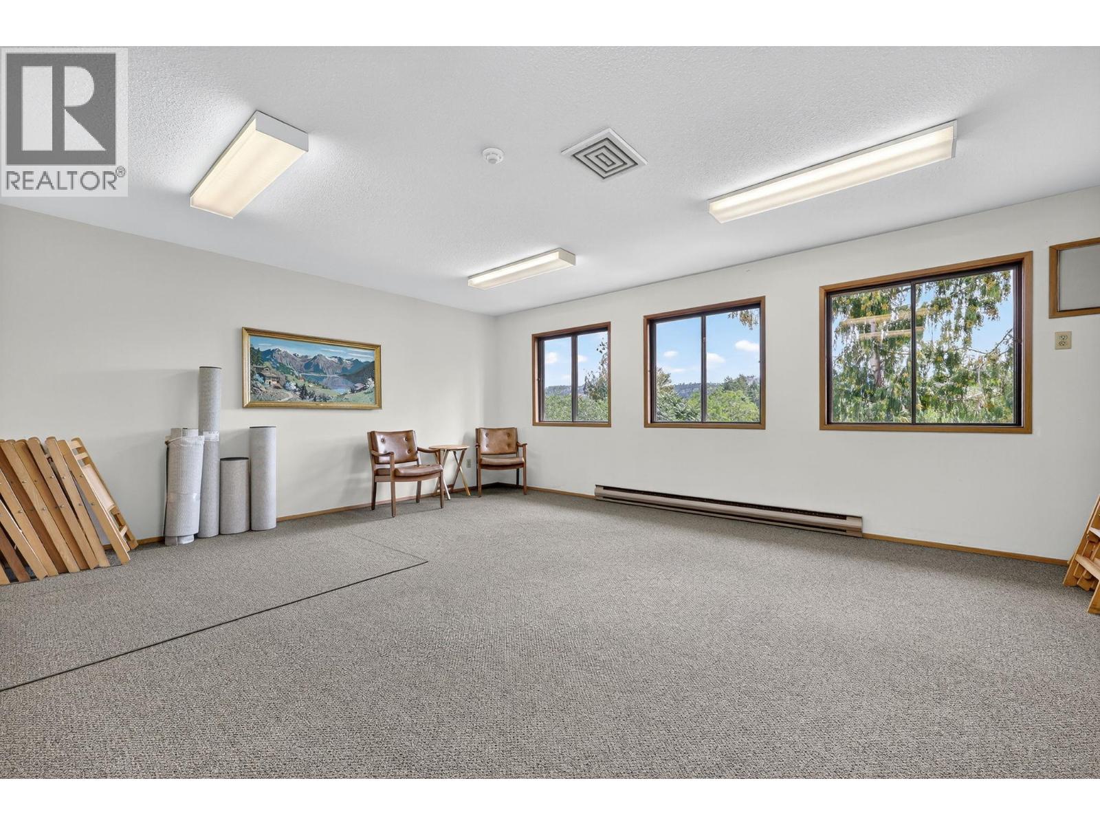 105 1229 Bernard Avenue, Kelowna