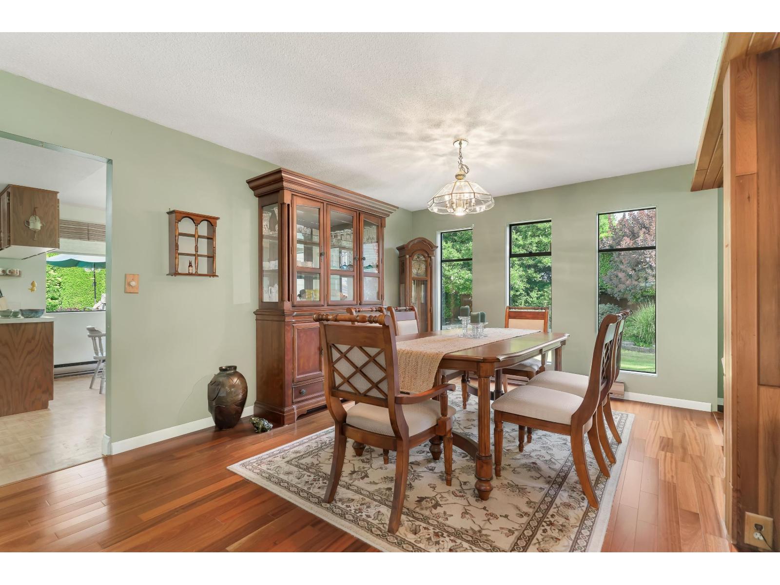 Photo 8 of 8913 Jedburgh Place, Surrey BC