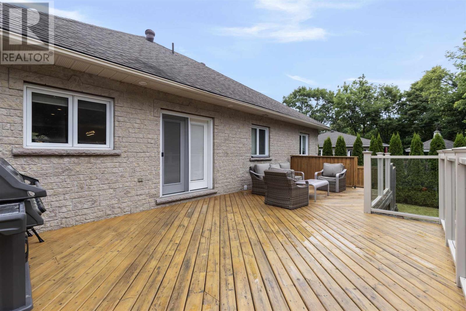 Photo 13 of 4 Parkdale Dr, Sault Ste Marie ON