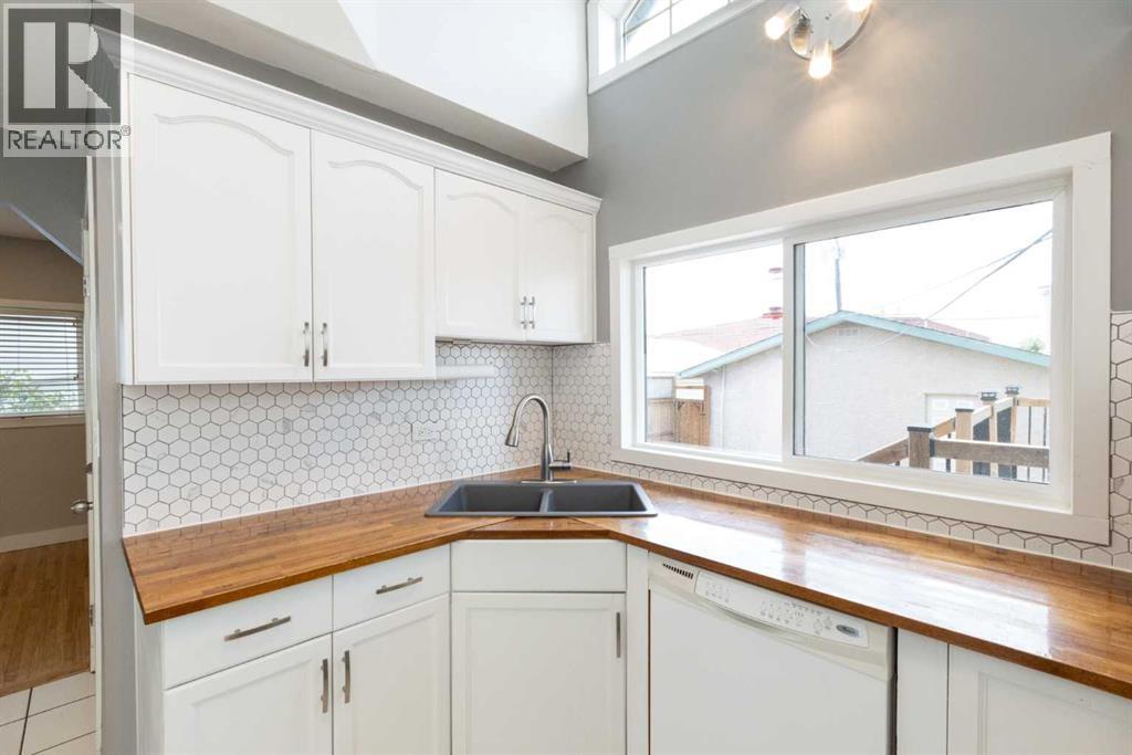 Photo 8 of 3418 49 Avenue, Red Deer AB