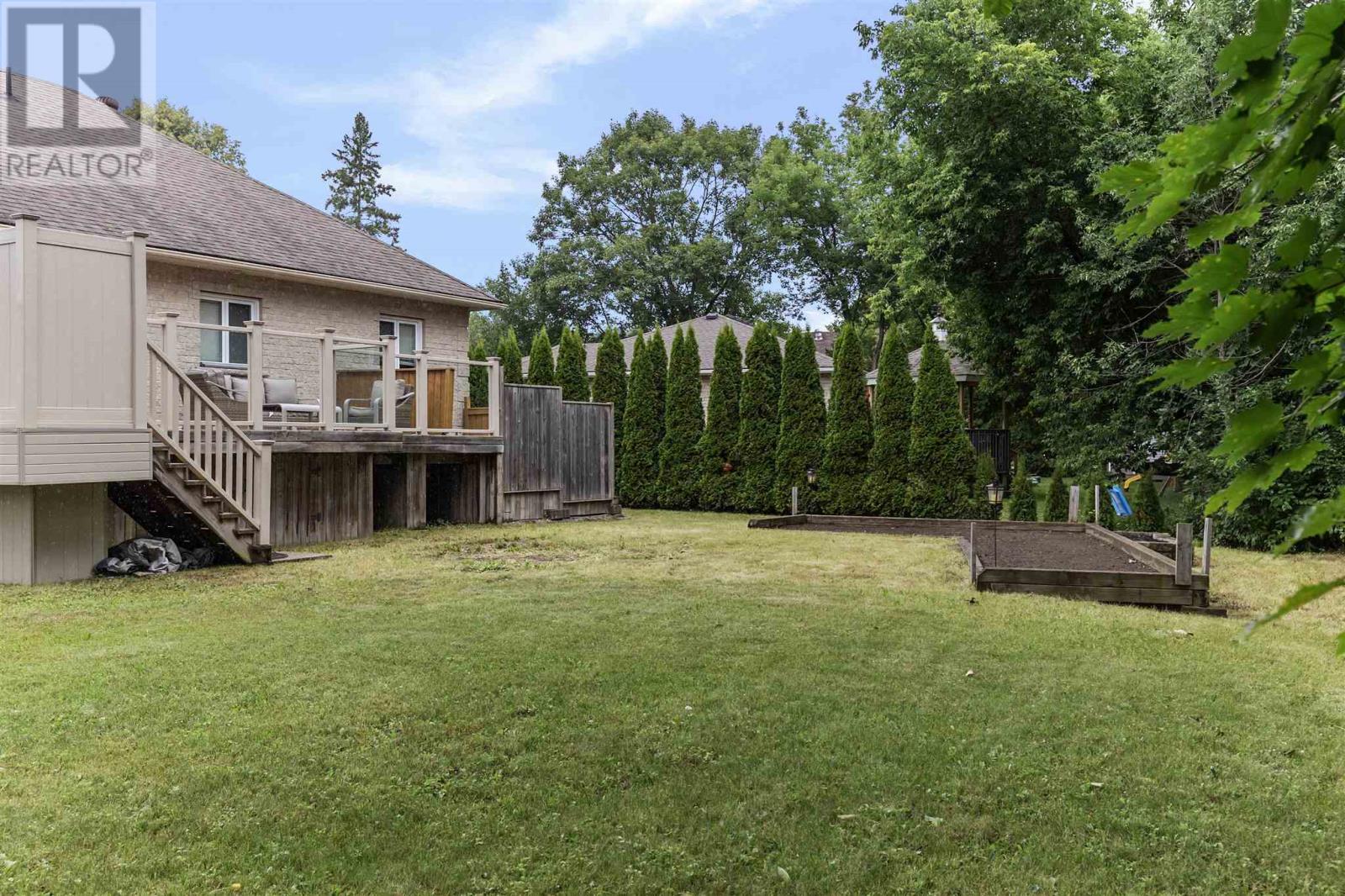 Photo 5 of 4 Parkdale Dr, Sault Ste Marie ON