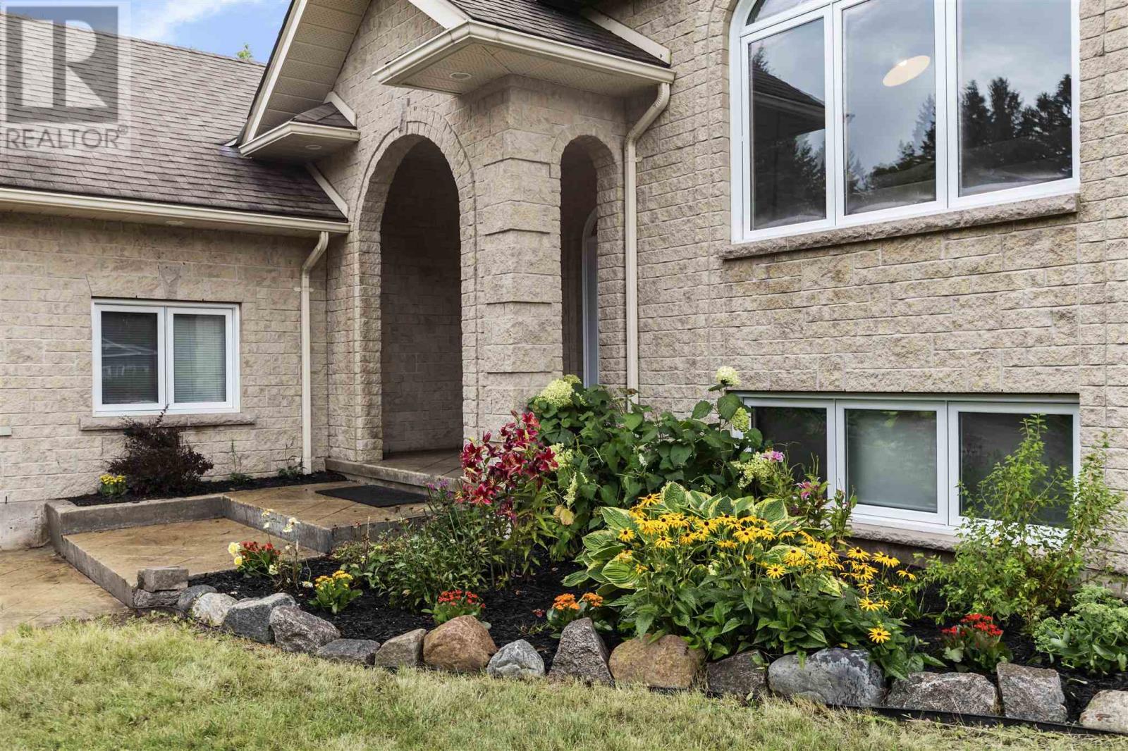 Photo 29 of 4 Parkdale Dr, Sault Ste Marie ON