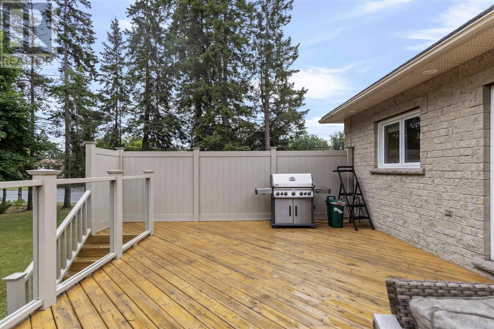 Photo 24 of 4 Parkdale Dr, Sault Ste Marie ON