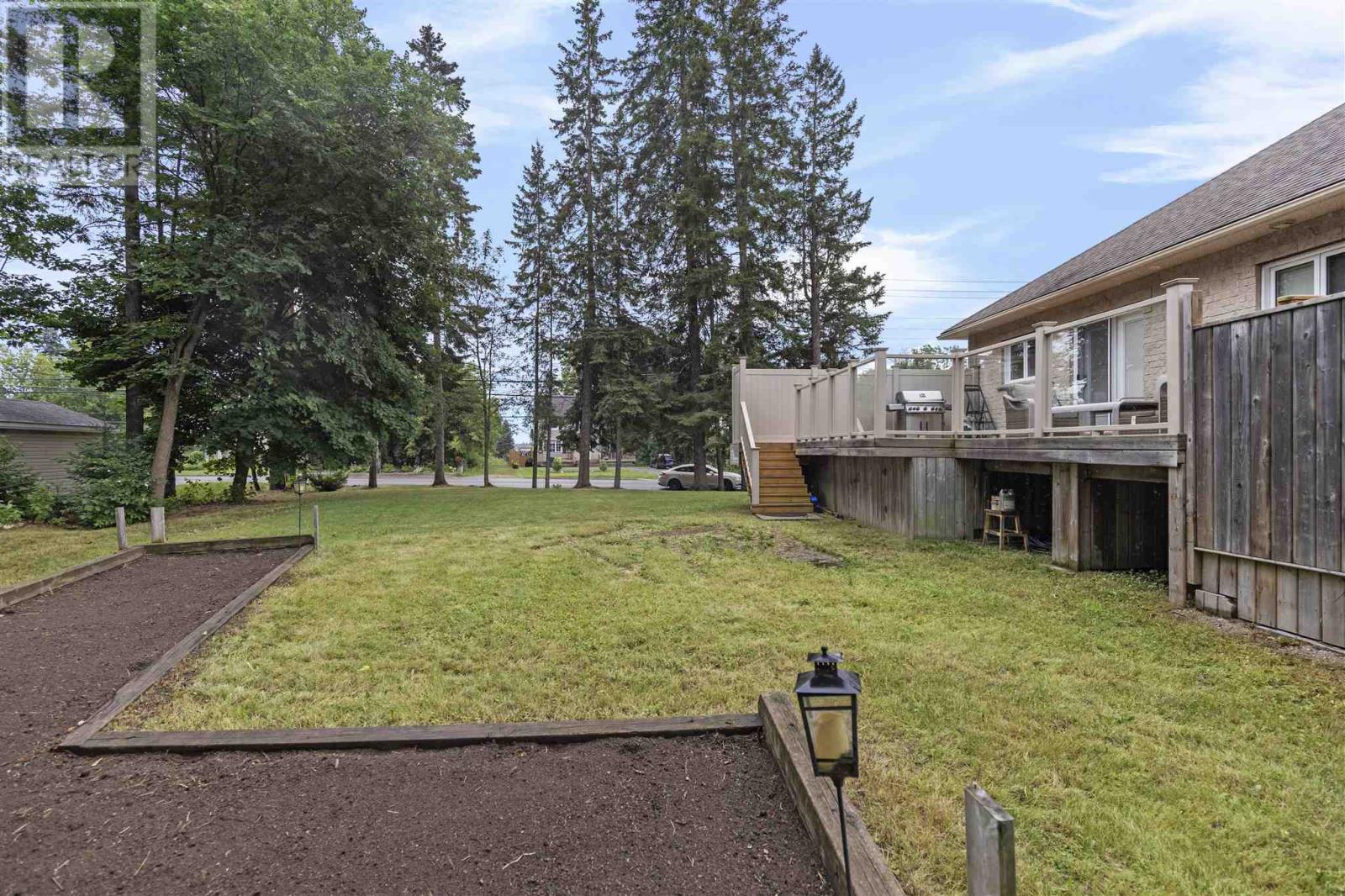 Photo 42 of 4 Parkdale Dr, Sault Ste Marie ON