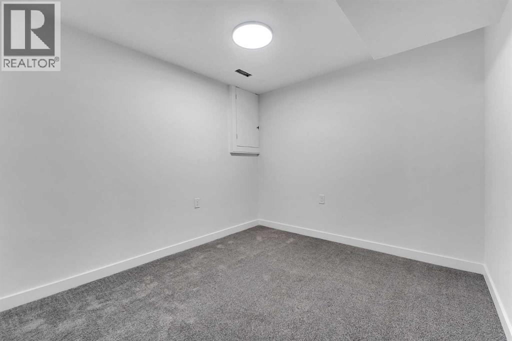 Single Family House for Sale in  Deer Ridge Way SE Deer Ridge Calgary 
