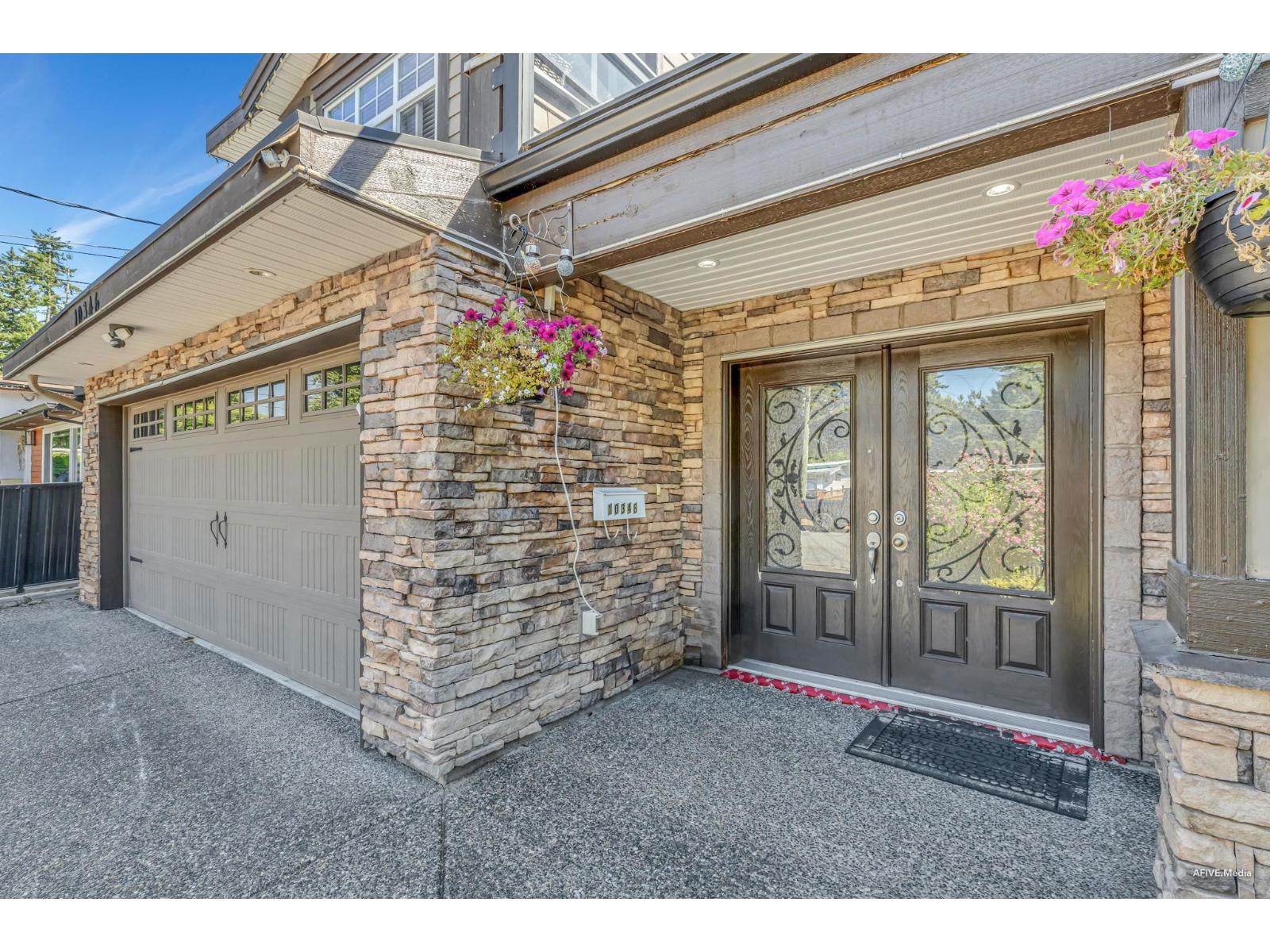 Photo 4 of 10346 126 Street, Surrey BC