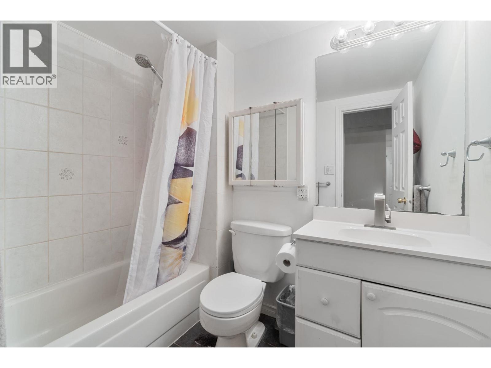 Photo 9 of 2082 Springer Avenue, Burnaby BC