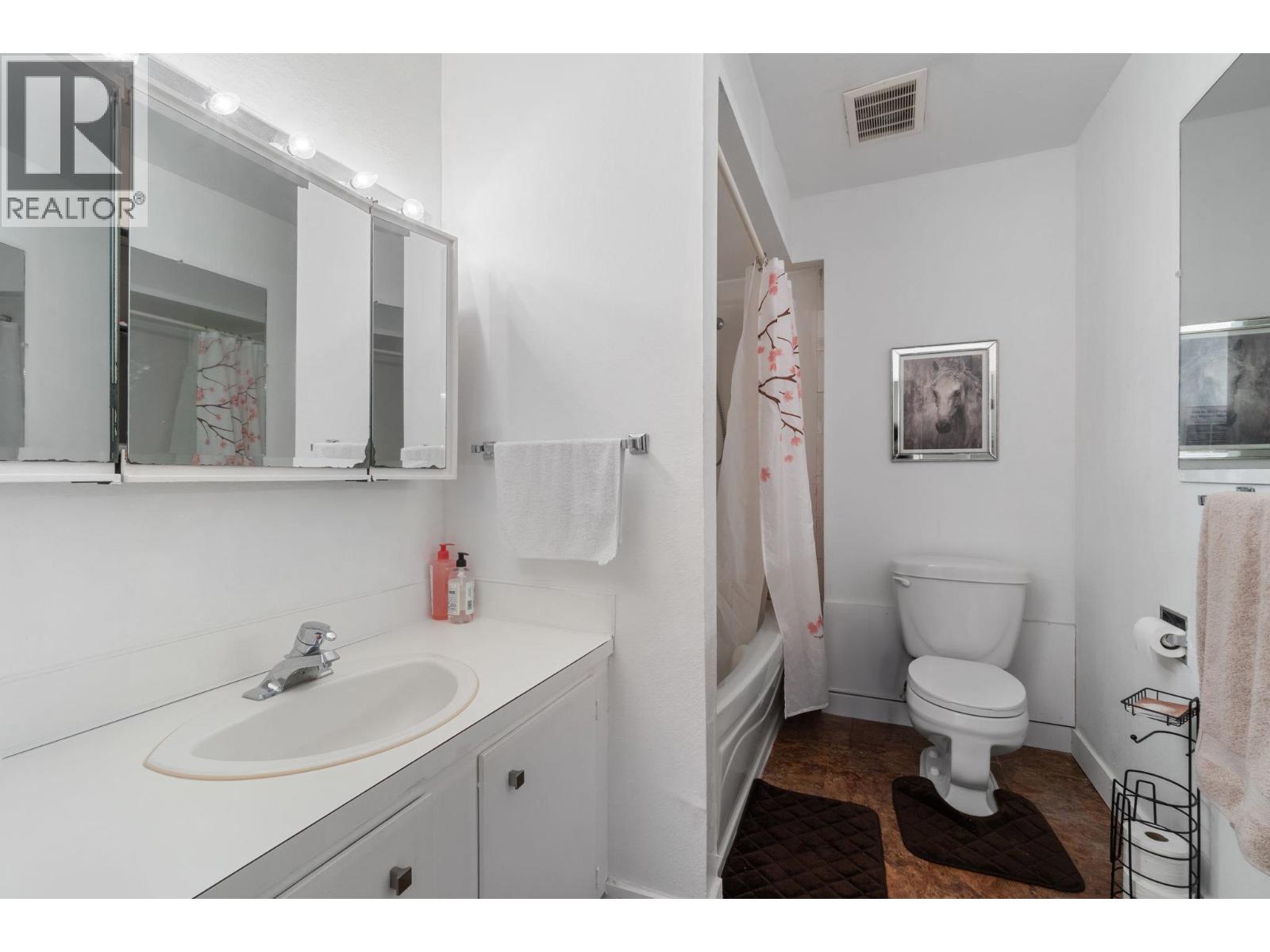Photo 16 of 2082 Springer Avenue, Burnaby BC