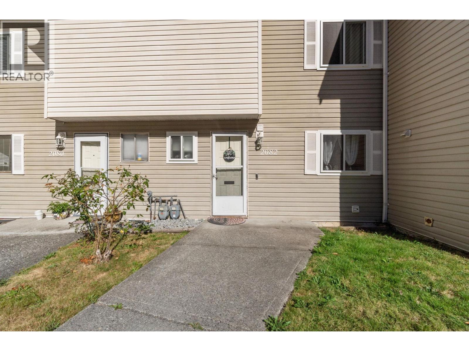 Photo 5 of 2082 Springer Avenue, Burnaby BC