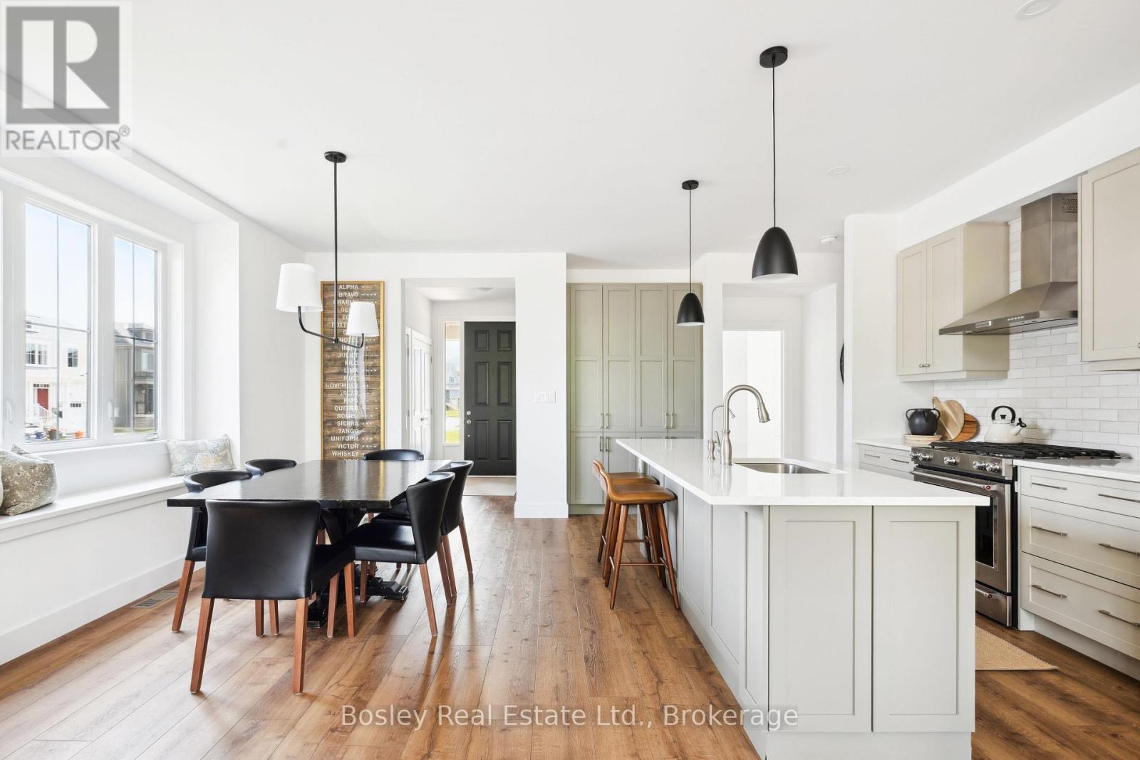 Photo 38 of 114 Courtland Street, Blue Mountains ON