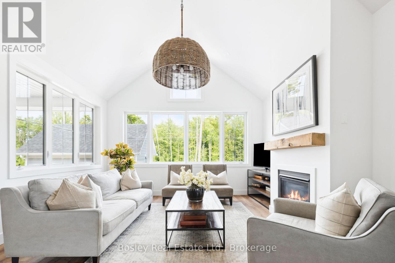 Photo 20 of 114 Courtland Street, Blue Mountains ON