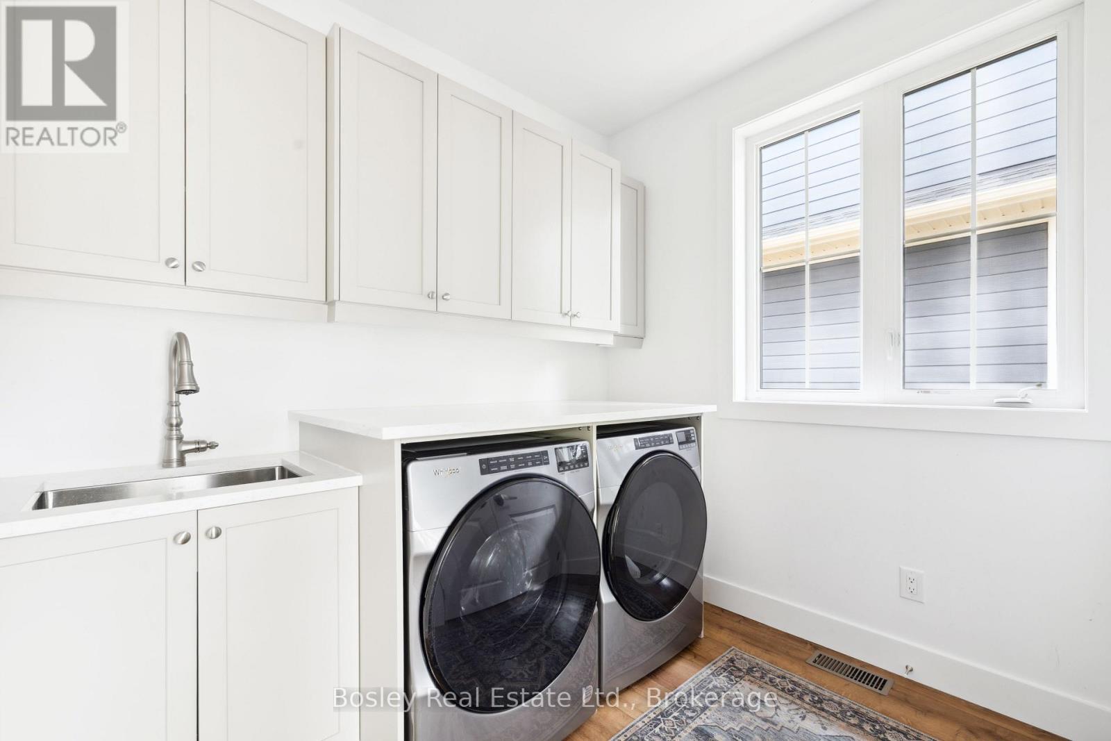 Photo 9 of 114 Courtland Street, Blue Mountains ON