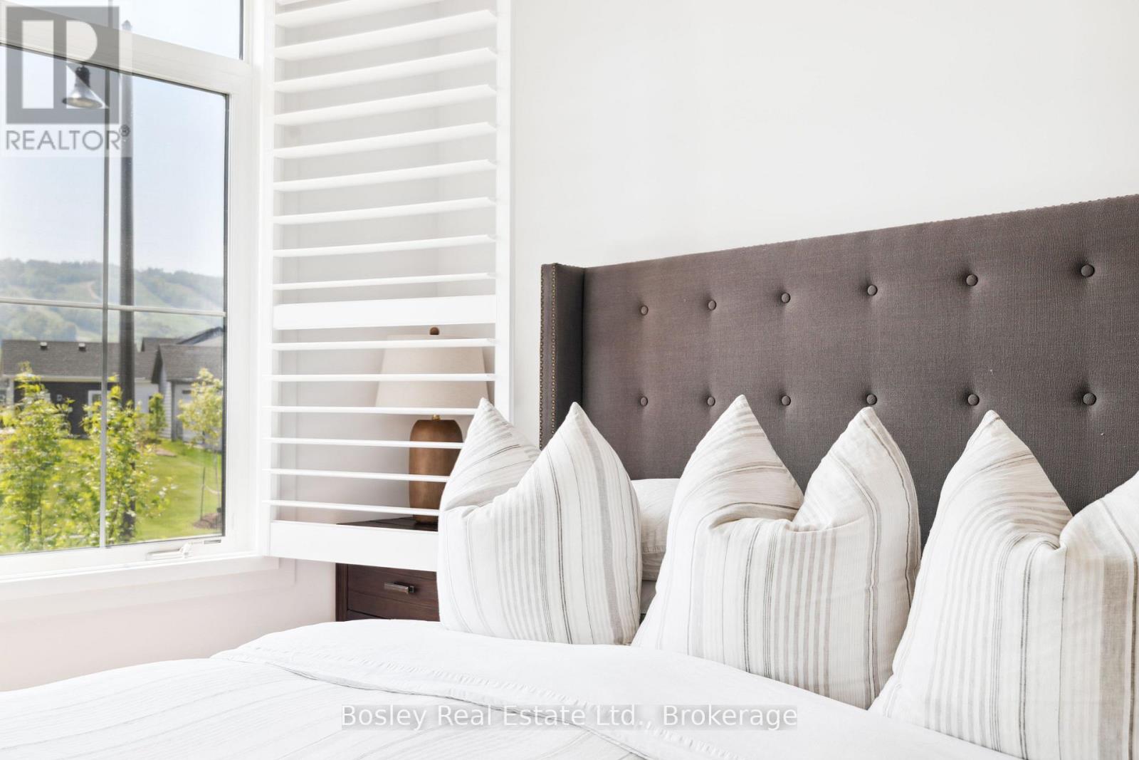 Photo 39 of 114 Courtland Street, Blue Mountains ON